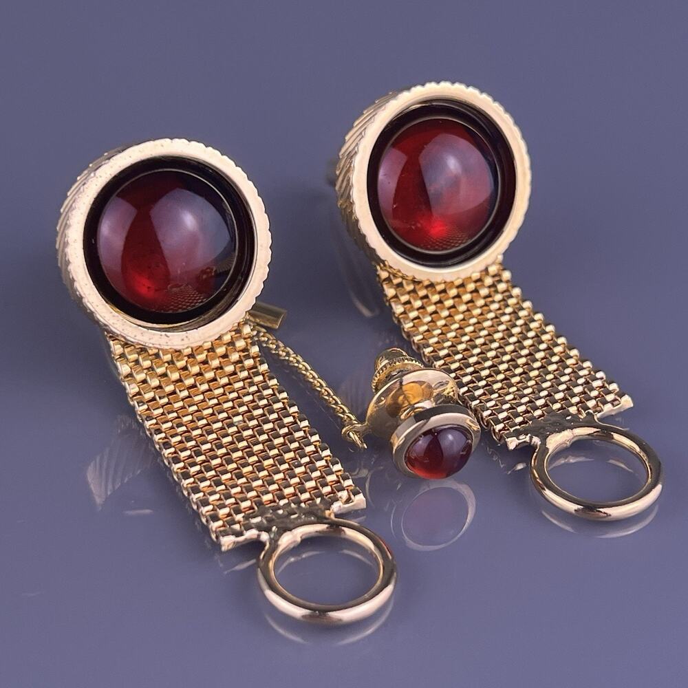 Red Cabochon Wrap Around Cufflinks Tie Pin Gold Tone Carved Round Vintage